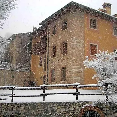 Antica Corte Leguzzano Bed & Breakfast 4*