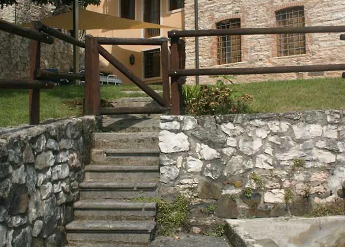 فندق مبيت وإفطار Antica Corte Leguzzano San Vito di Leguzzano