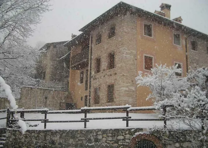 فندق مبيت وإفطار Antica Corte Leguzzano San Vito di Leguzzano